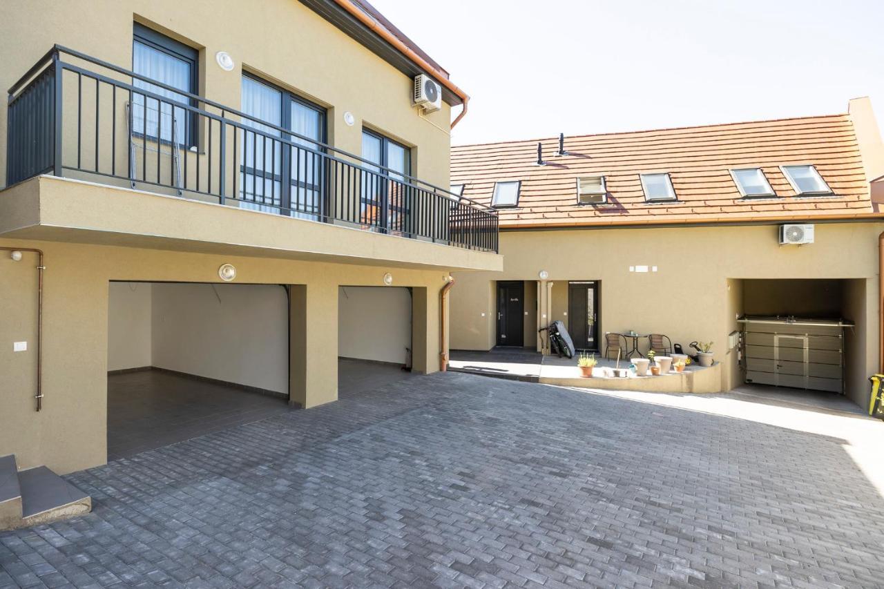 Star Apartman Eger Exterior photo